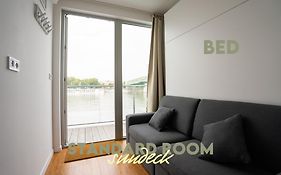 Sundeck Botel - Party Boat